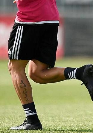 Tatuaggio Tattoo Dybala scritta arabica