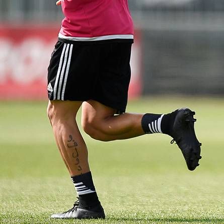 Tatuaggio Tattoo Dybala scritta arabica