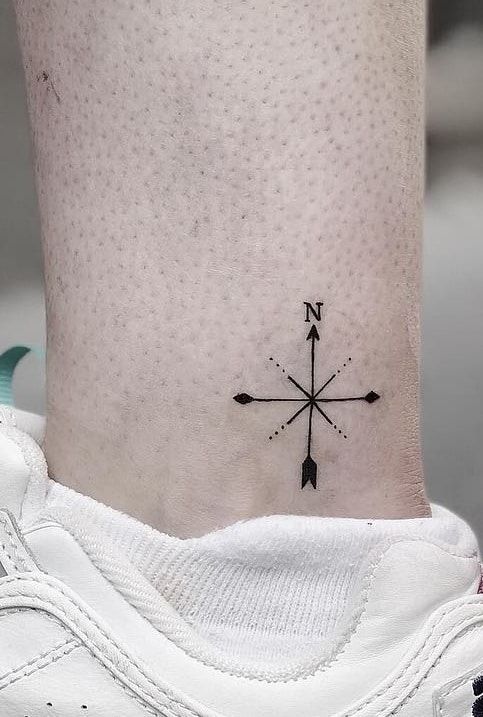 Tatuaggio Tattoo Bussola Freccia Piccolo Stilizzato