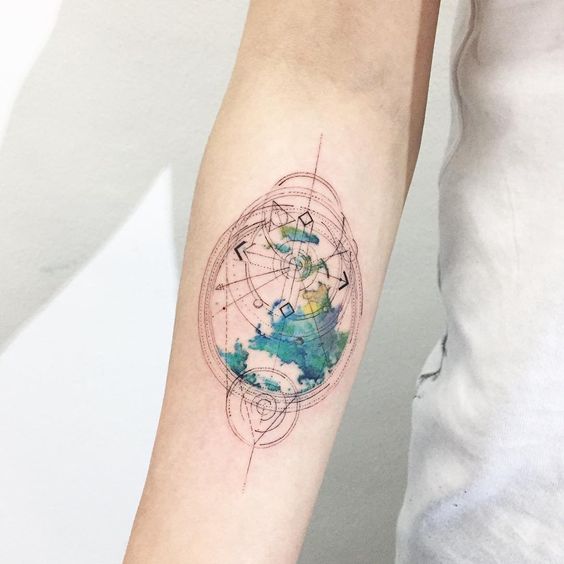 Tatuaggio Tattoo Mappa Mappamondo Geometrico Colorato