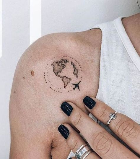 Tatuaggio Tattoo Mondo Mappamondo Aereo Spalla