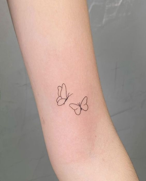 Tatuaggio Tattoo Farfalla Lato e Frontale Piccolo Stilizzato