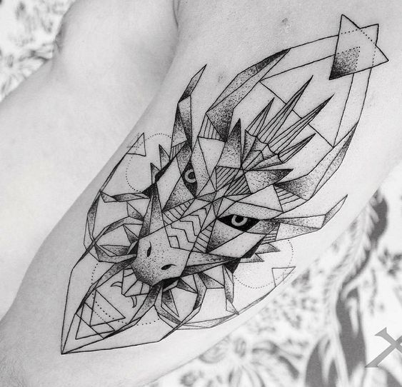Tatuaggio Tattoo Drago Geometrico