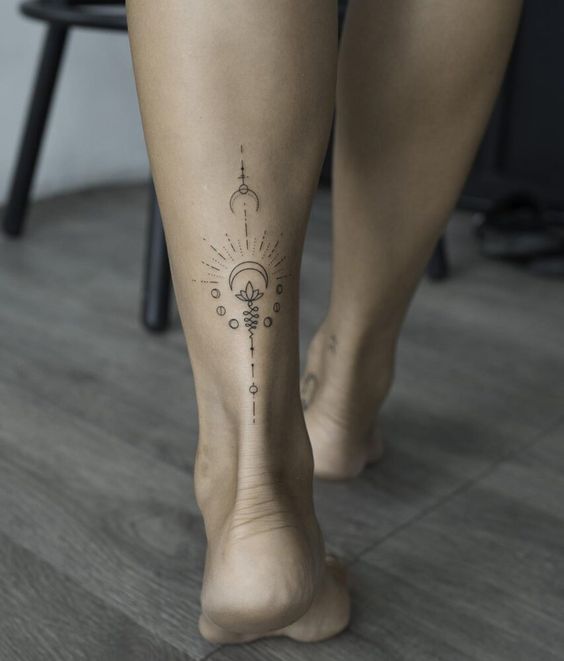 Tatuaggio Tattoo Caviglia Fiore Loto Luna