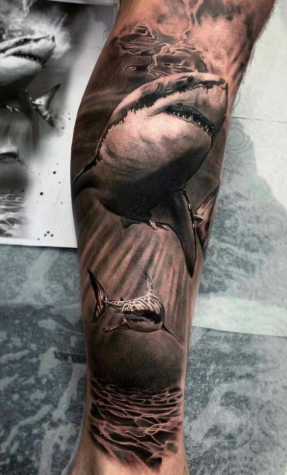 Tatuaggio Tattoo Gamba Uomo Squalo Mare Acqua