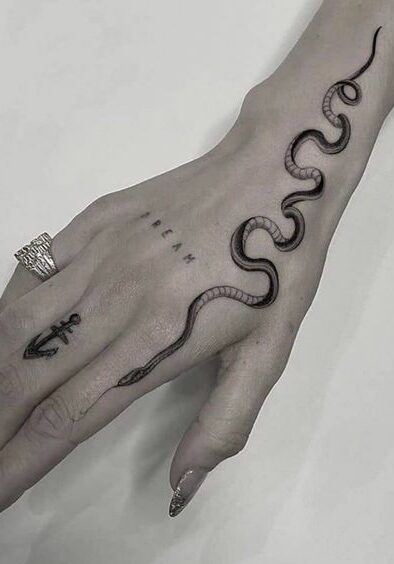 Tatuaggio Tattoo Mano Serpente Ancora