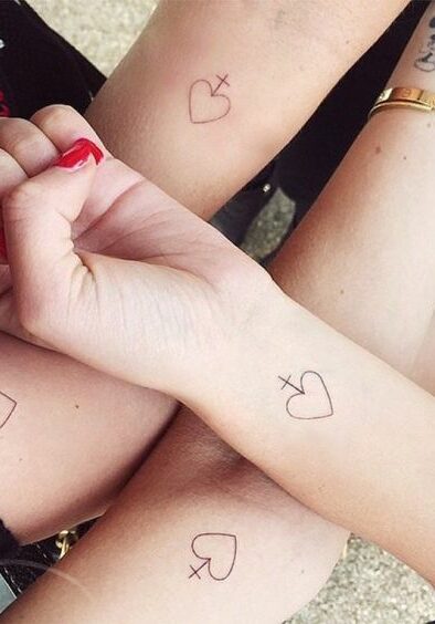 Tatuaggio Tattoo Chiara Ferragni Cuore con Sorelle