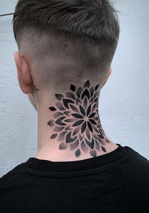 Tatuaggio Tattoo Collo Geometrico
