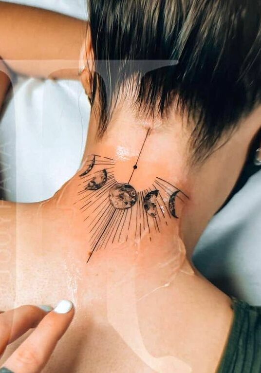 Tatuaggio Tattoo Collo Luna