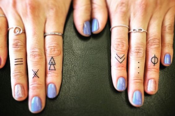 Tatuaggio Tattoo Dita Geometrico