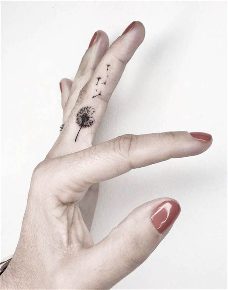 Tatuaggio Tattoo Dita Soffione