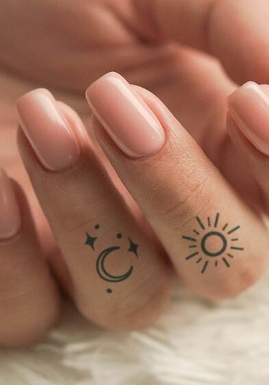 Tatuaggio Tattoo Dita Sole e Luna