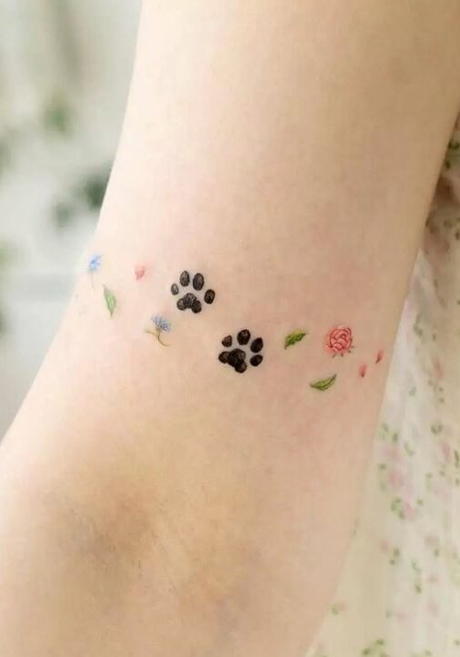 Tatuaggio Tattoo Zampa Cane Piccole con Fiori