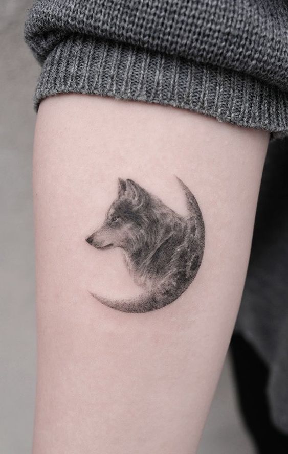 Tatuaggio Tattoo Lupo Luna Femminile