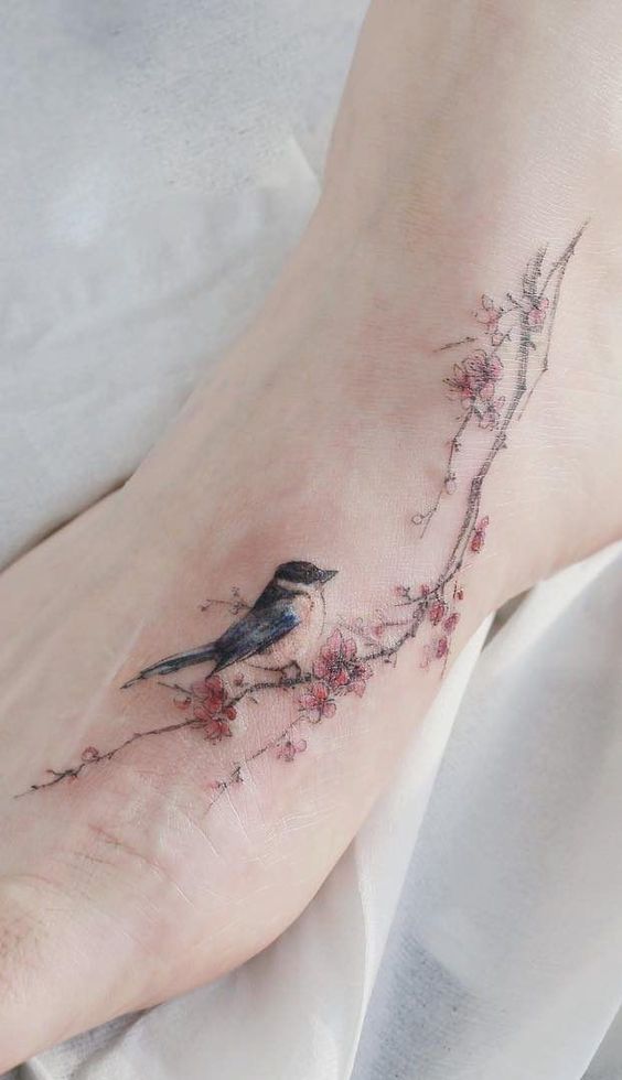 Tatuaggio Tattoo Piede Femminile Fiori Uccelli