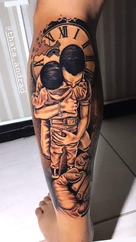 Tatuaggio Tattoo Gamba Uomo Famiglia Abbraccio