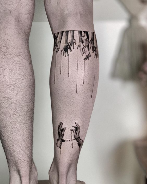 Tatuaggio Tattoo Gamba Uomo Mani Prigionieri Liberi